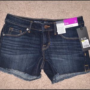 Mid Rise Midi denim shorts